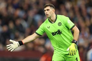 惨败蓝军，大马丁社媒鼓励球队：输球不意味着失败，我们绝不放弃